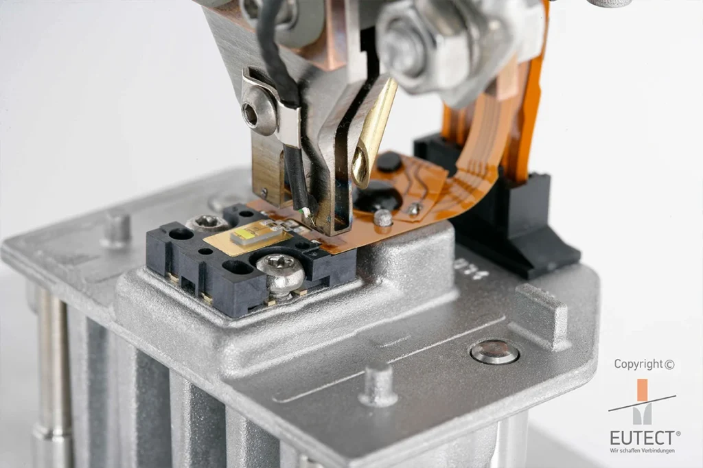 Fluxes for thermode soldering